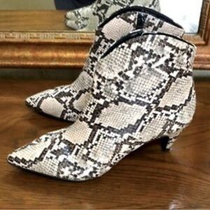 NWOT Worthington Faux Snakeskin low Booties